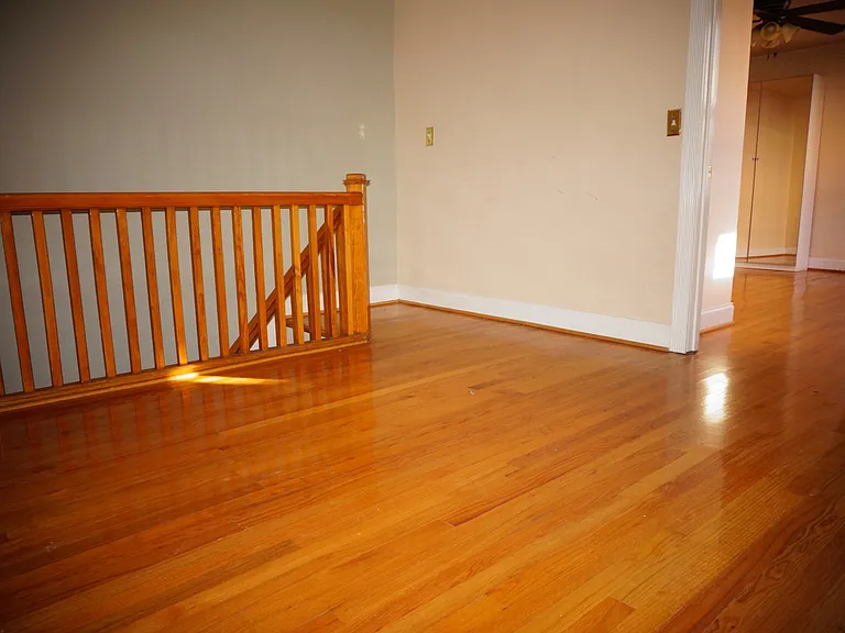 1110 S Bouldin St — Photo 8
