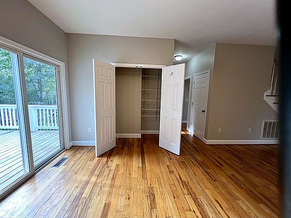 3rd image of 403 Wills Rd