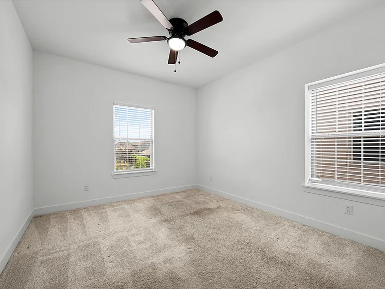 1911 Golden Leaf Dr — Photo 26
