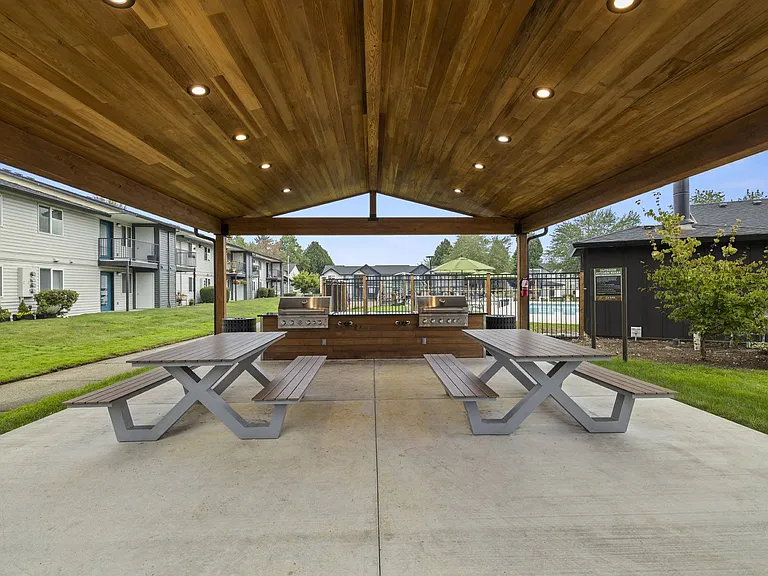 Cedar House — Photo 28