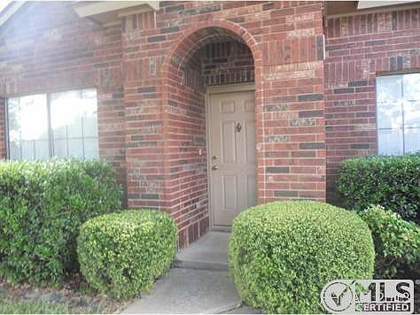 3rd image of 604 Bowen Ave
