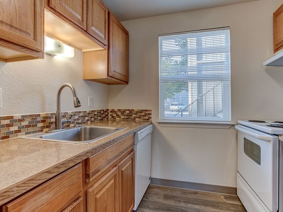 2nd image of 9118 SE Flavel St APT 12