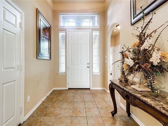 3rd image of 514 Grayson Ln