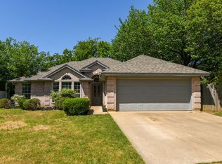 4101 Hideaway Dr, Arlington, TX 76017