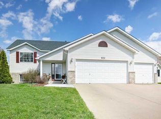 822 Goldfinch Dr, Waconia, MN 55387
