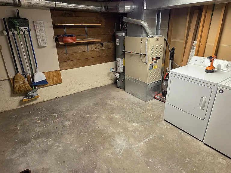 Laundry / Workshop / Storage