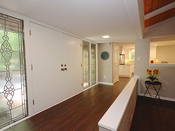4th image of 105 Dogwood Ct