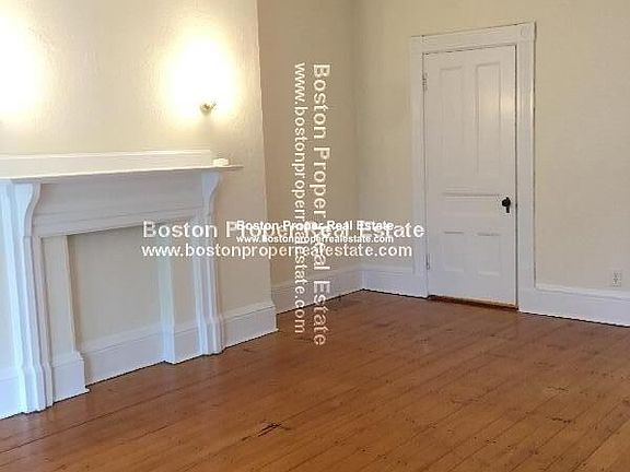 381 Commonwealth #6 Boston - Back Bay Unit Photo 2