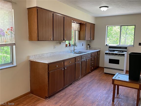 3rd image of 485 Grant Hill Rd