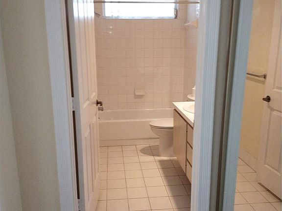 5th image of 2104 Pin Oak Court