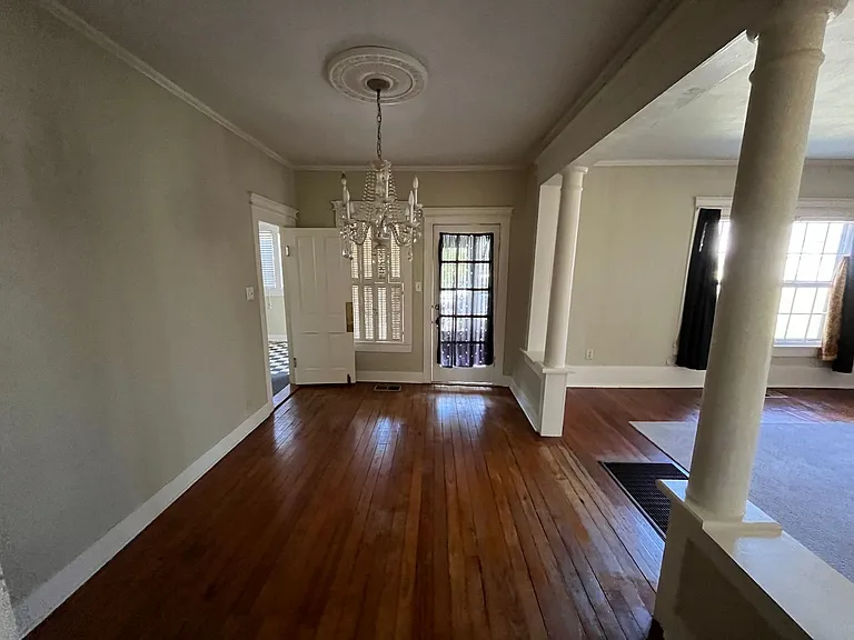 1511 N Main St — Photo 21
