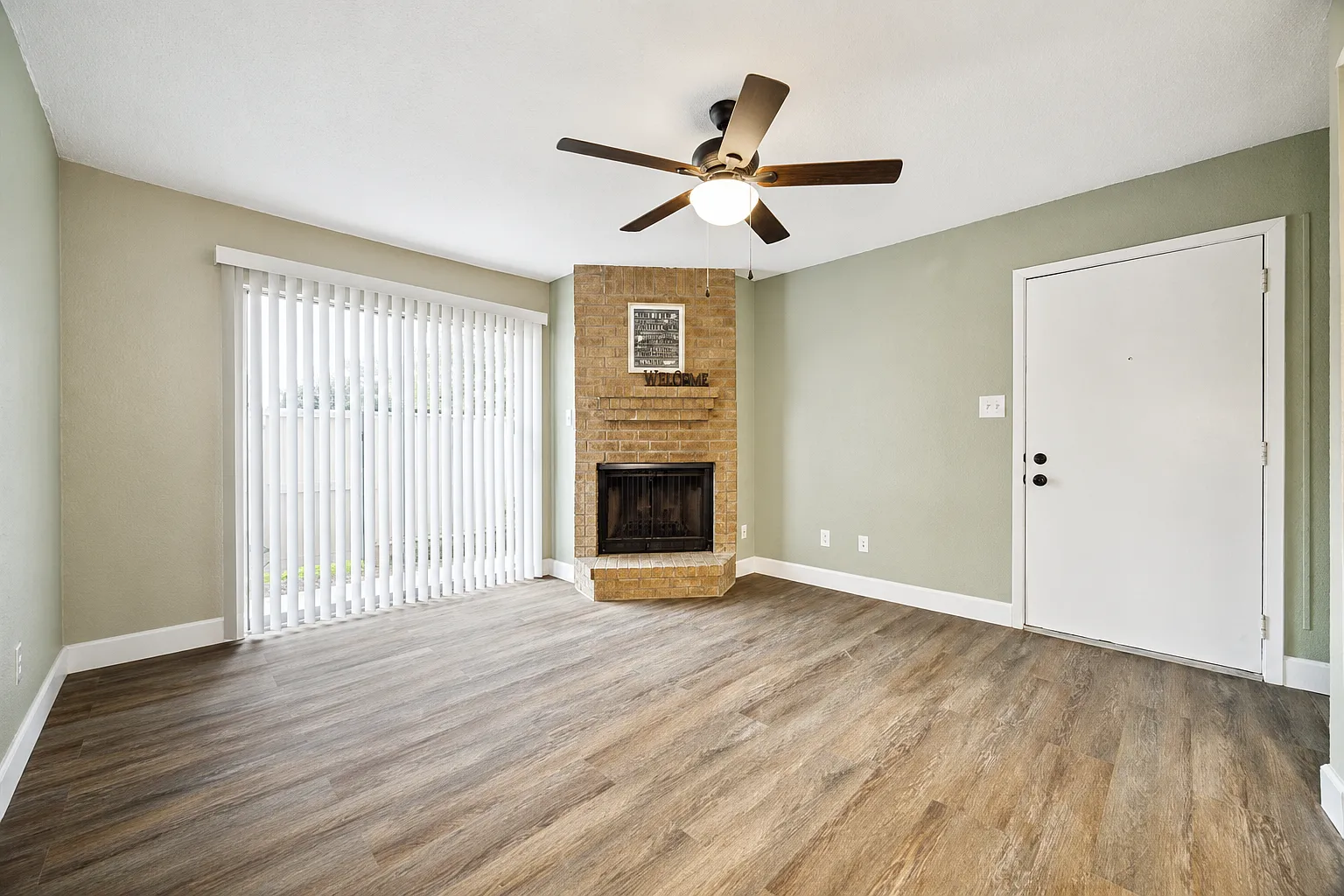 2 bed, 900 sqft, $1,300 — Photo 3