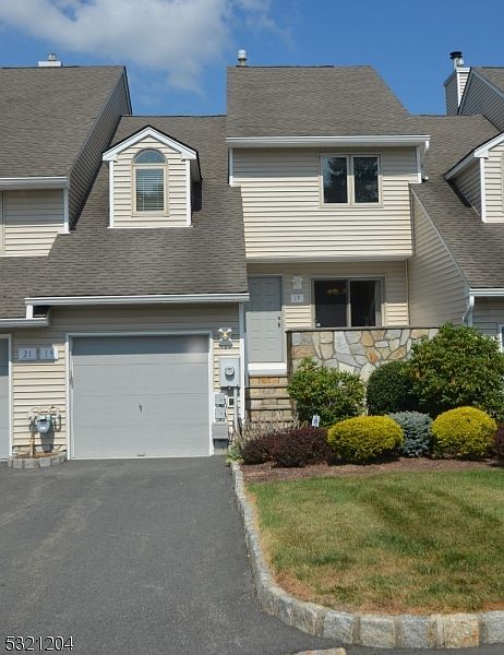 1st image of 19 Currey Ln