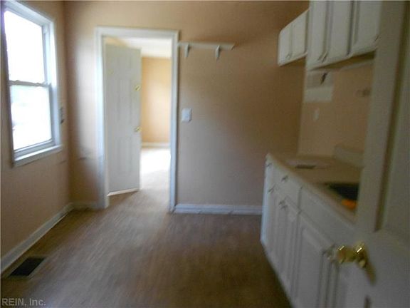 4th image of 616 Highland Ct