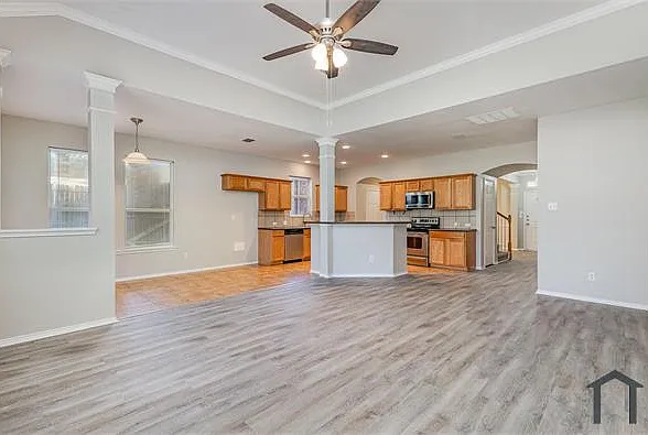 5 bed, 2593 sqft, $3,550 — Photo 4