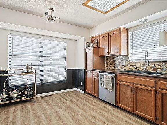 5th image of 1109 SW Breckenridge Ct
