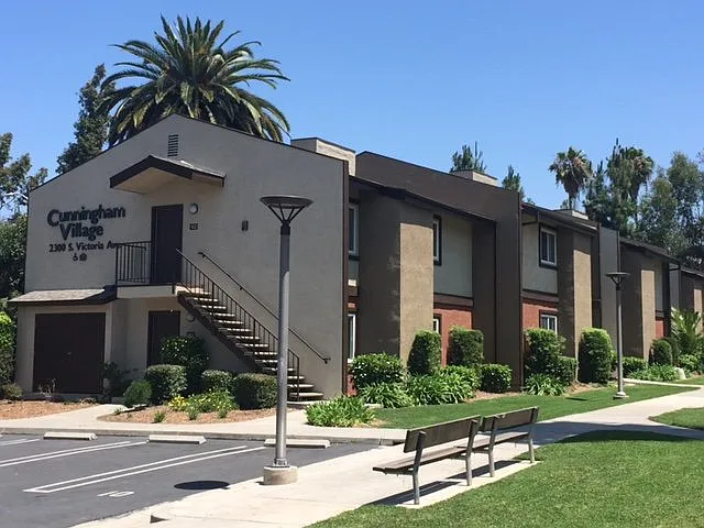 2300 S Victoria Ave — Photo 1