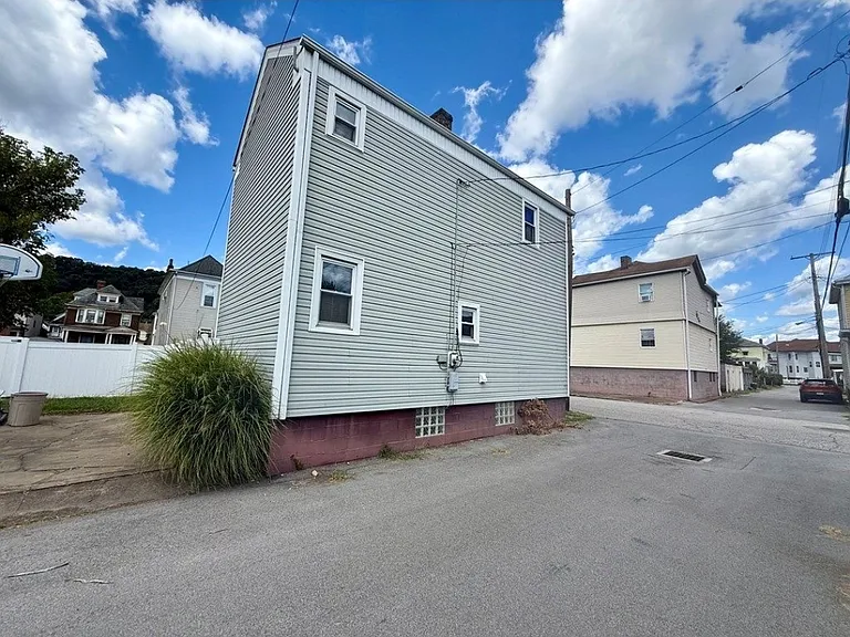 12 Cromwell St — Photo 3