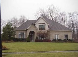 440 Crestwood Dr, Avon Lake, OH 44012