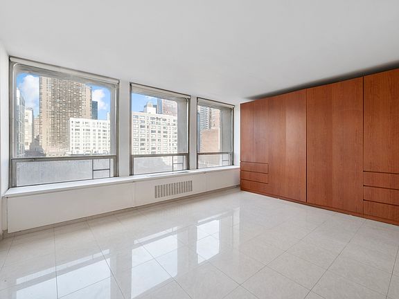 5th image of 330 E 33rd St APT 6G