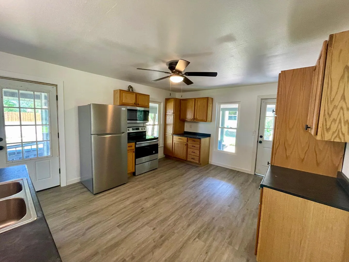 640 Lee St — Photo 4