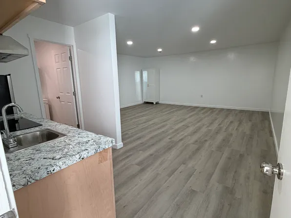 2709 E 10th St, Long Beach, CA 90804