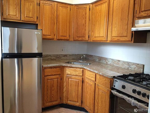 5th image of 3275 31st St APT 4R