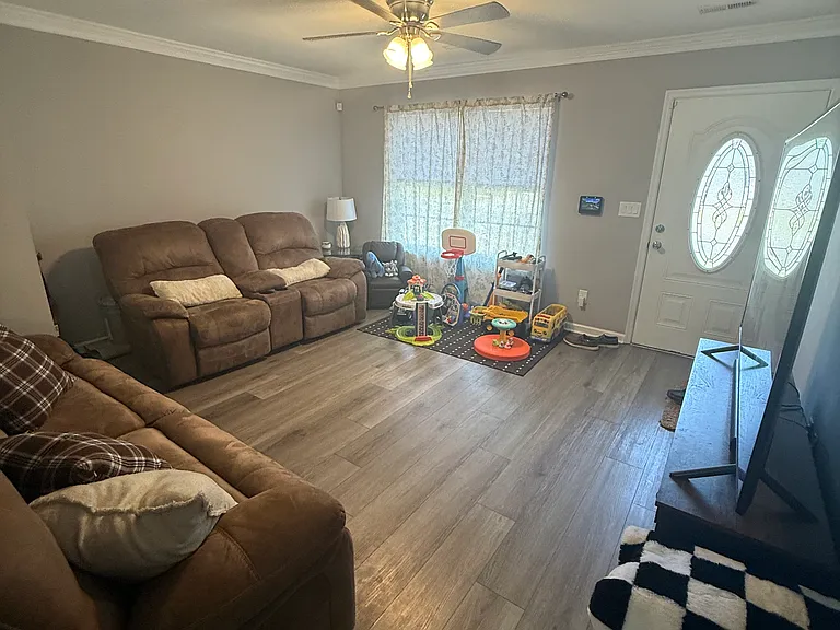 1515 Lindsay Ave — Photo 4