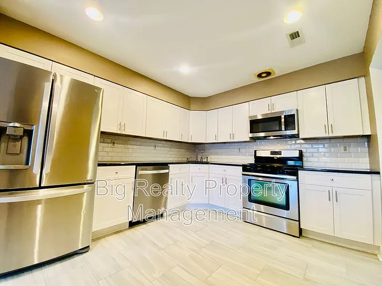 475 Stoneglen St — Photo 9