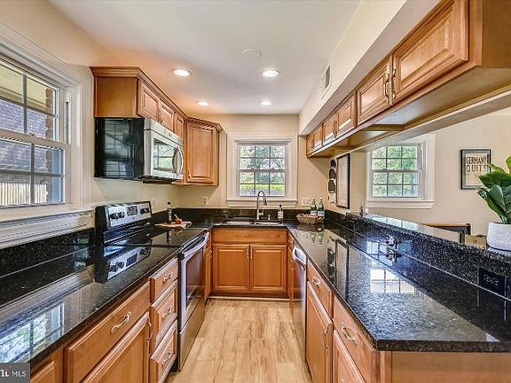 3rd image of 429 James Ct #88