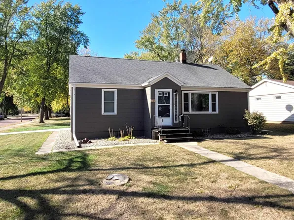 934 Roosevelt Ave, Sheldon, IA 51201