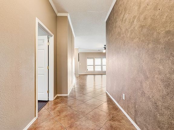 5th image of 118 Aspenwood Trl