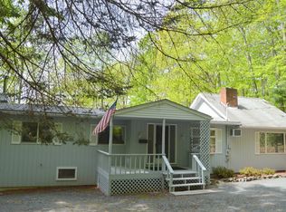 335 E Shore Dr, Hawley, PA 18428