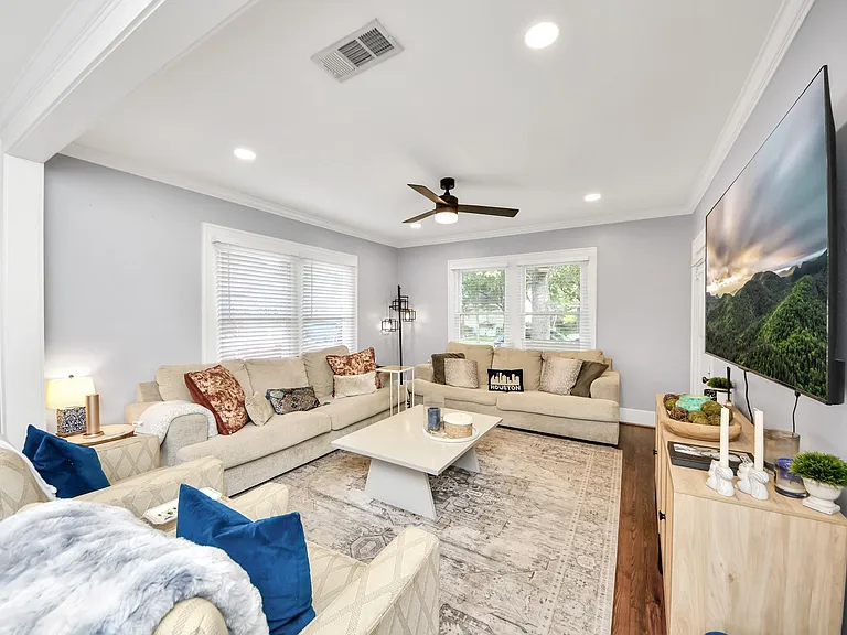 916 W Cottage St — Photo 11