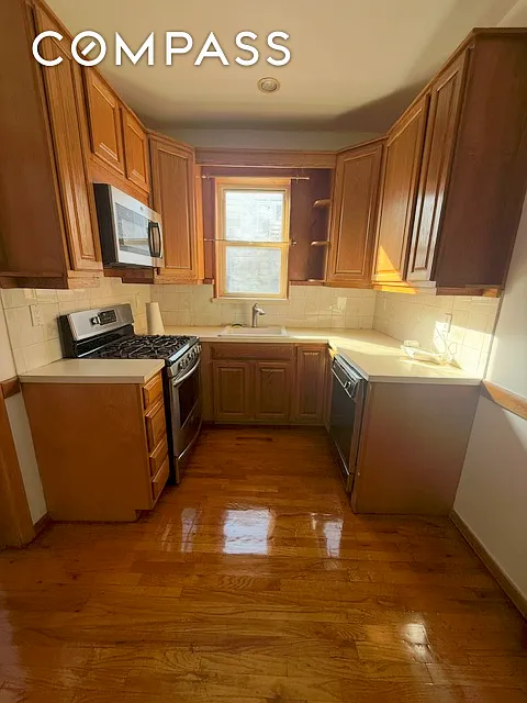 2 bed, 1.0 bath, $2,500 — Photo 2