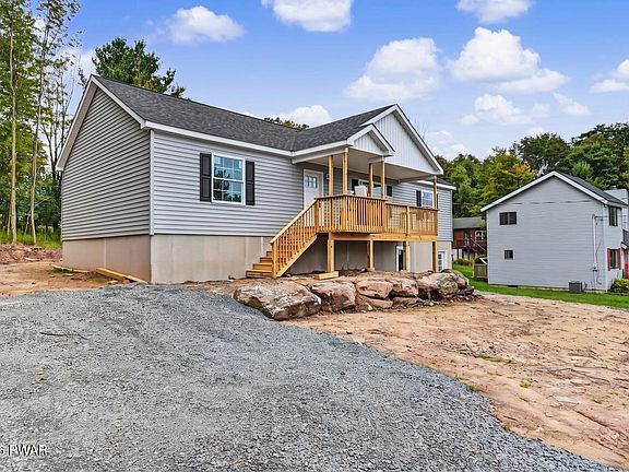 2nd image of 1014 Forest Ln