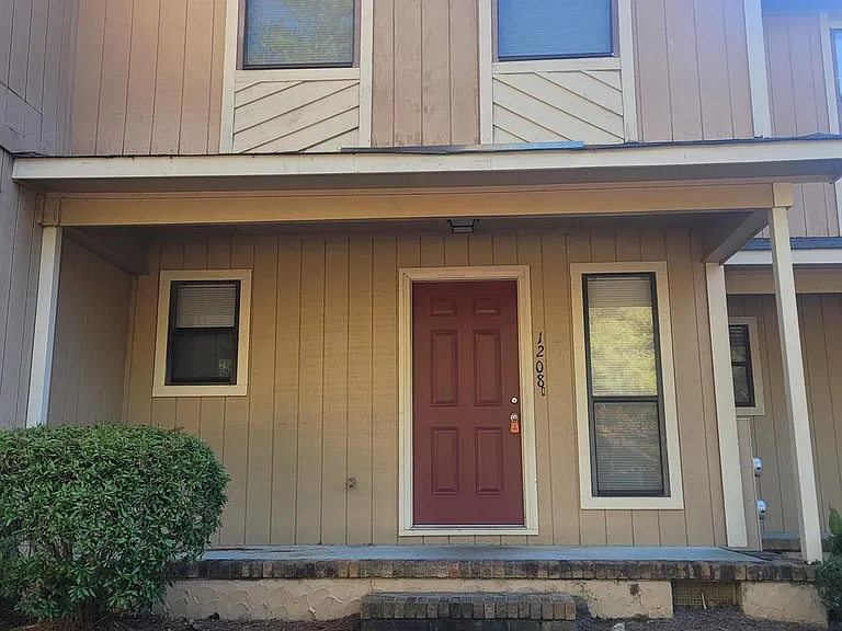 1208 Huntsman Ct — Photo 1
