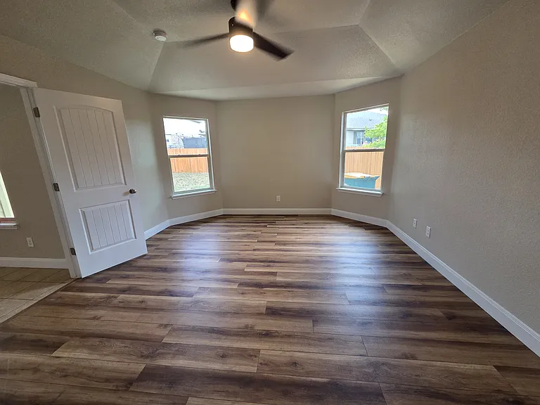 5202 Dauphin Dr — Photo 12