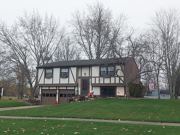 2nd image of 1044 Old Farm Trl