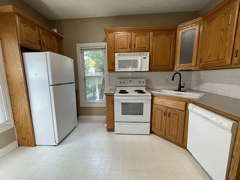 6343 Bedford Ave — Photo 4