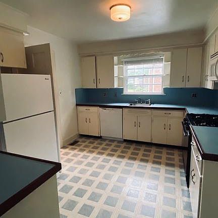 2nd image of 1501 Augustine Ave