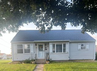 513 W 14th St, Vinton, IA 52349
