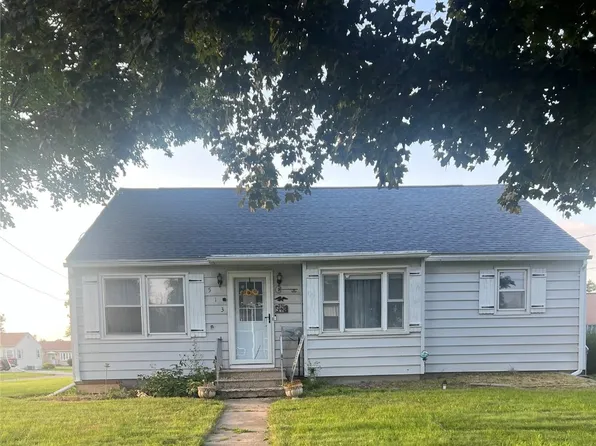 513 W 14th St, Vinton, IA 52349