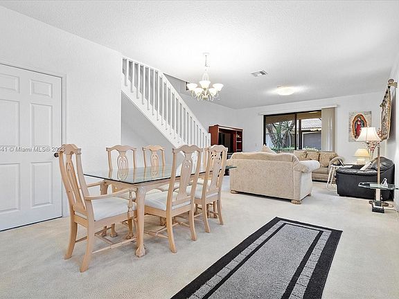 5th image of 4211 Vineyard Cir #4211