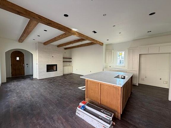 5th image of 717 Montecito Dr