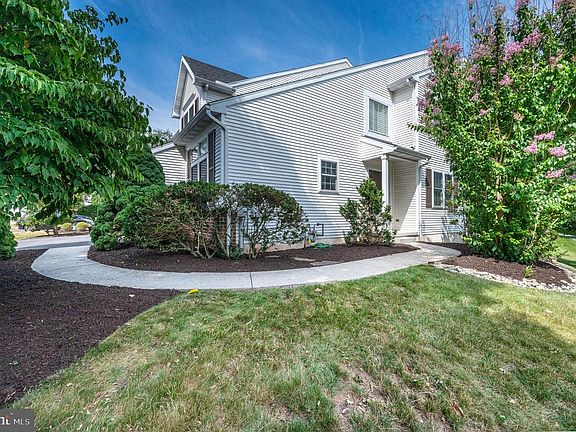 4th image of 189 Walton Ct