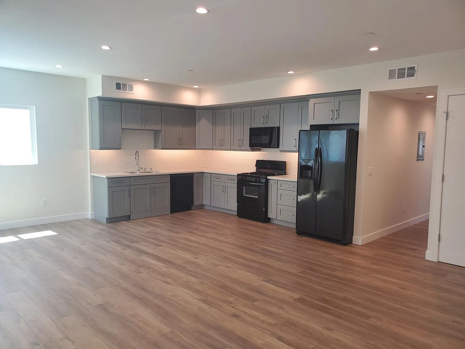 2 bed, 1290 sqft, $3,125 — Photo 4