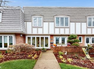 704 Lorraine Cir, Highland Park, IL 60035