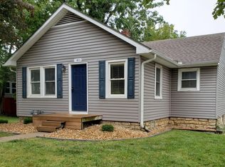 402 SW 3rd St #A, Lees Summit, MO 64063