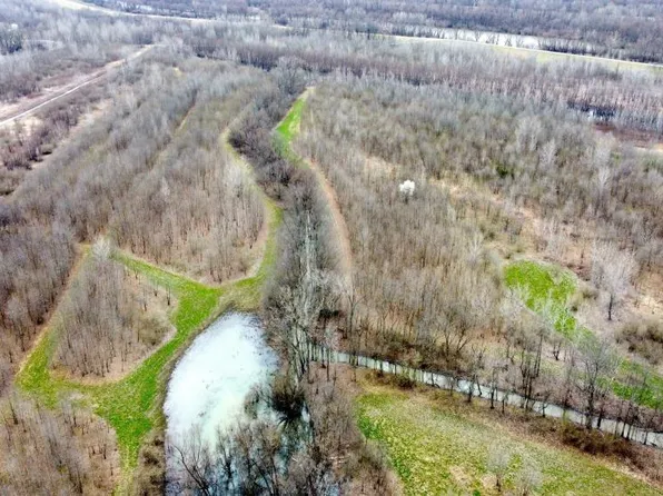 50 West St, Wolf Lake, IL 62998